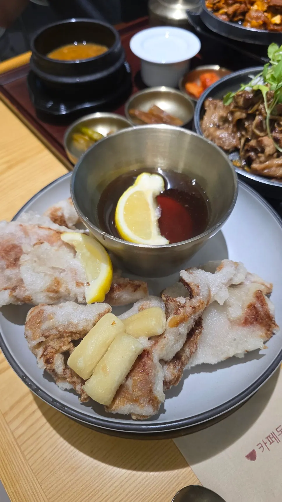 Both bansang sets placed together on the table