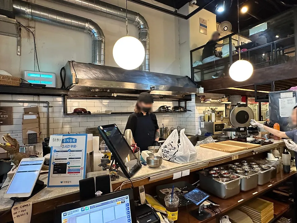 카페동이 1층 2인 테이블 자리