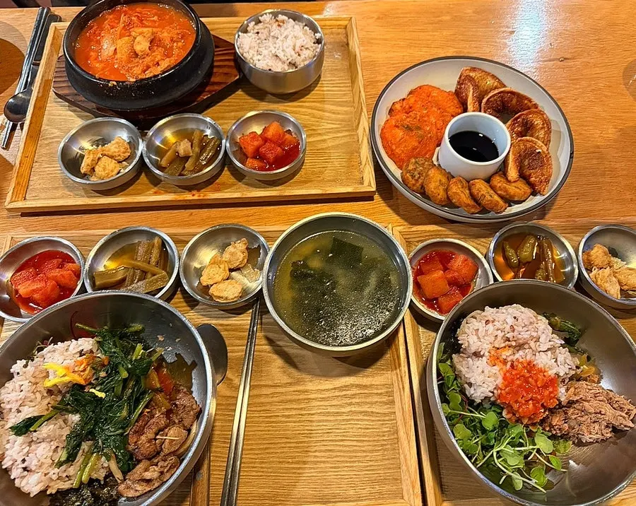 A generous Cafe Dongyi meal set laid out on the table