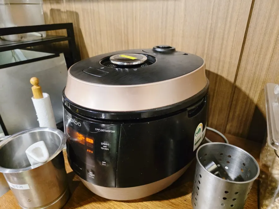 Self-serve fried egg cooking corner