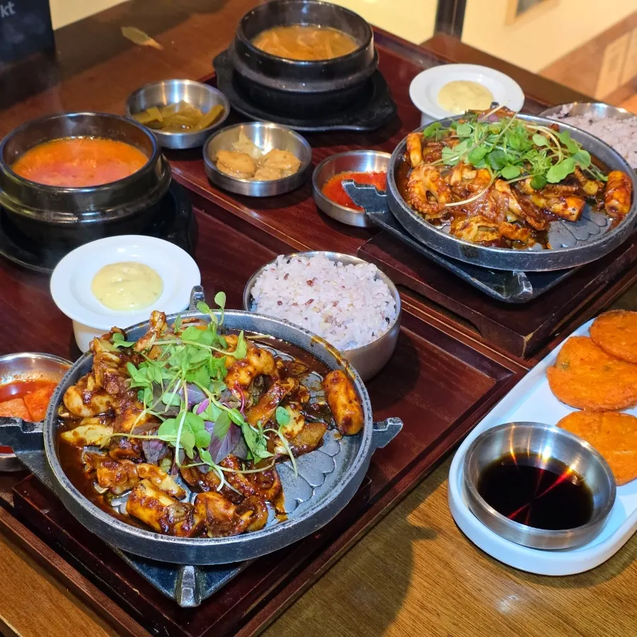 Tidy solo Korean meal set on a tray