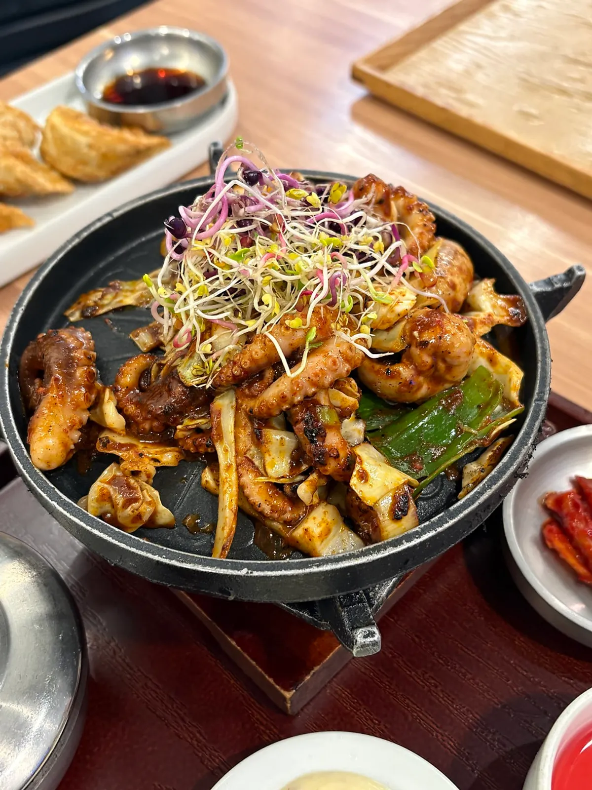 Set makanan lengkap di Cafe Dong-i Sicheol