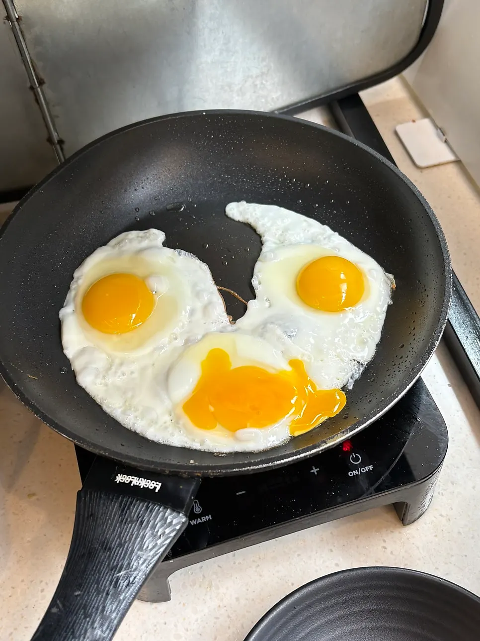 Telur goreng yang baru dibuat
