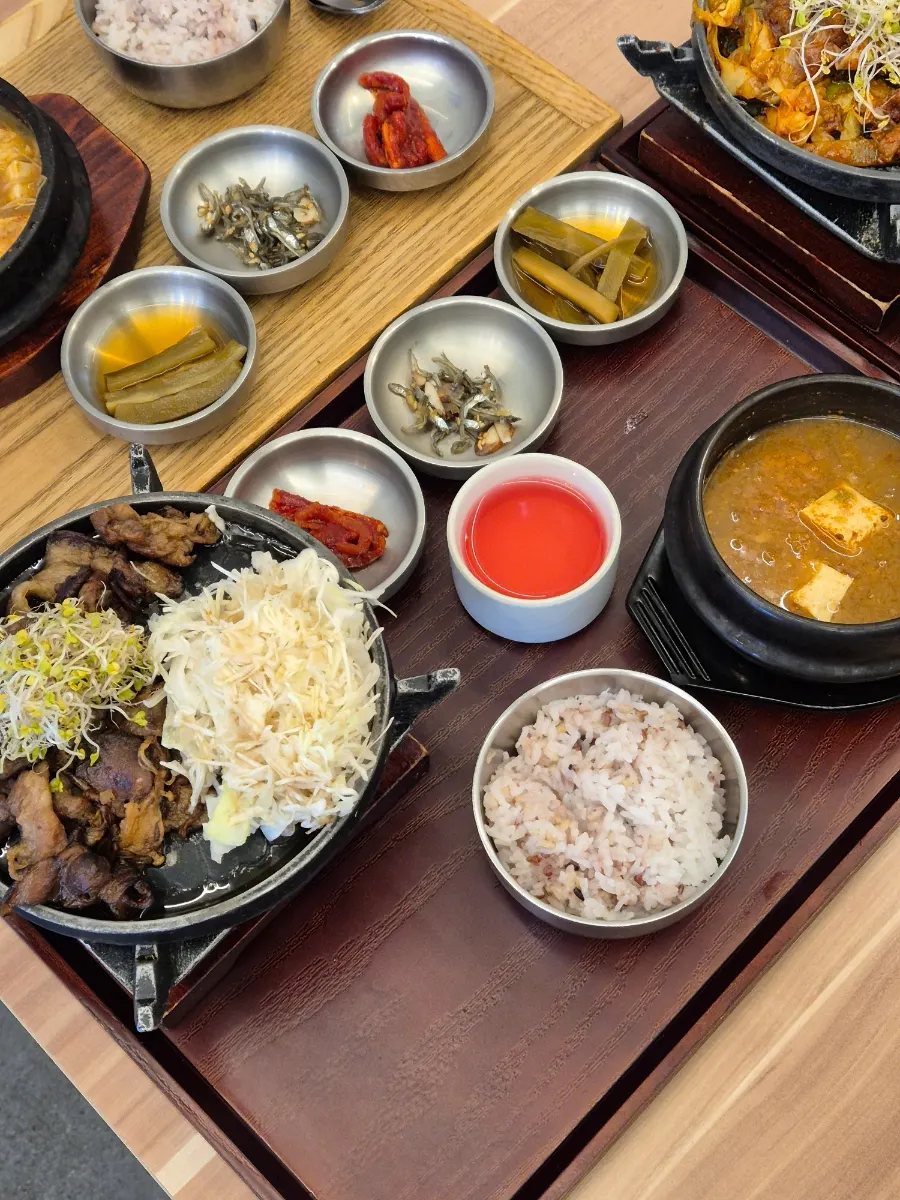 Grilled pork bulgogi set with three side dishes