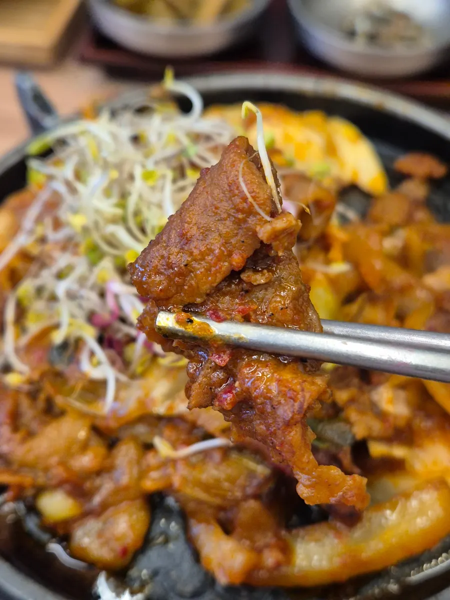 A bite of jeyuk wrapped in gopchang gim