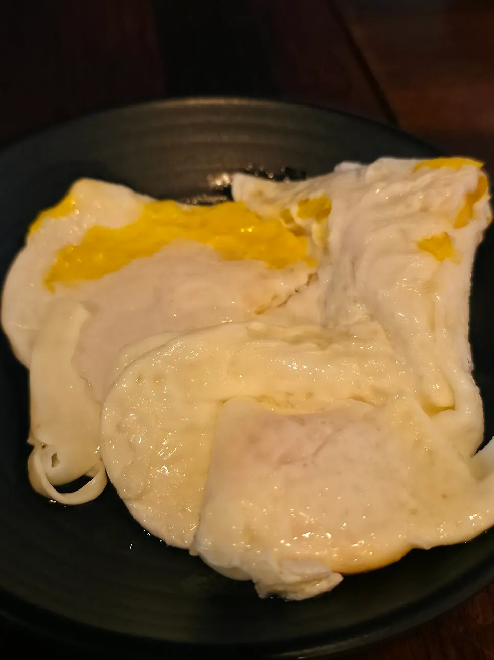 셀프바에서 챙겨 온 밥과 반찬