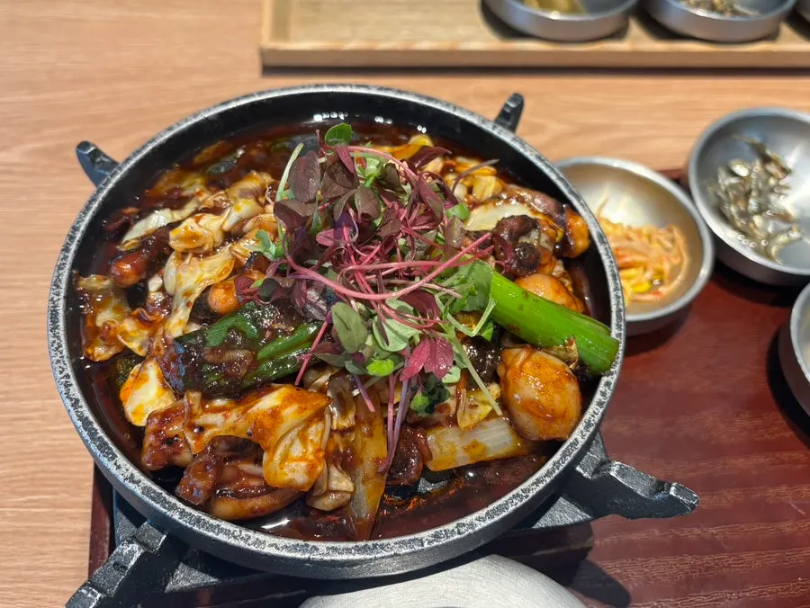 Full spread of the grandma-style octopus stir-fry set