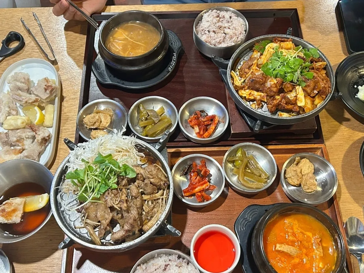 카페동이 한상 차림 테이블