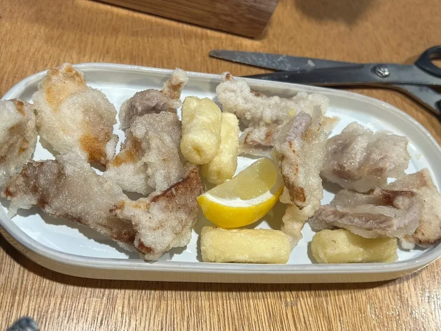 된장찌개와 밥을 함께 먹는 상차림