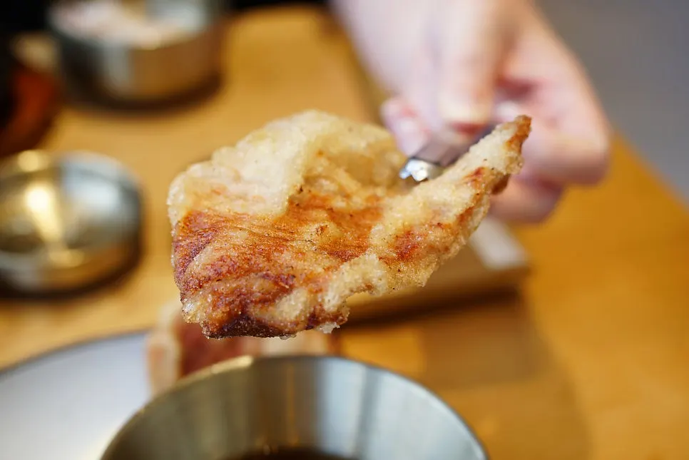 Cross-section of the sliced nuruk tangsuyuk meat
