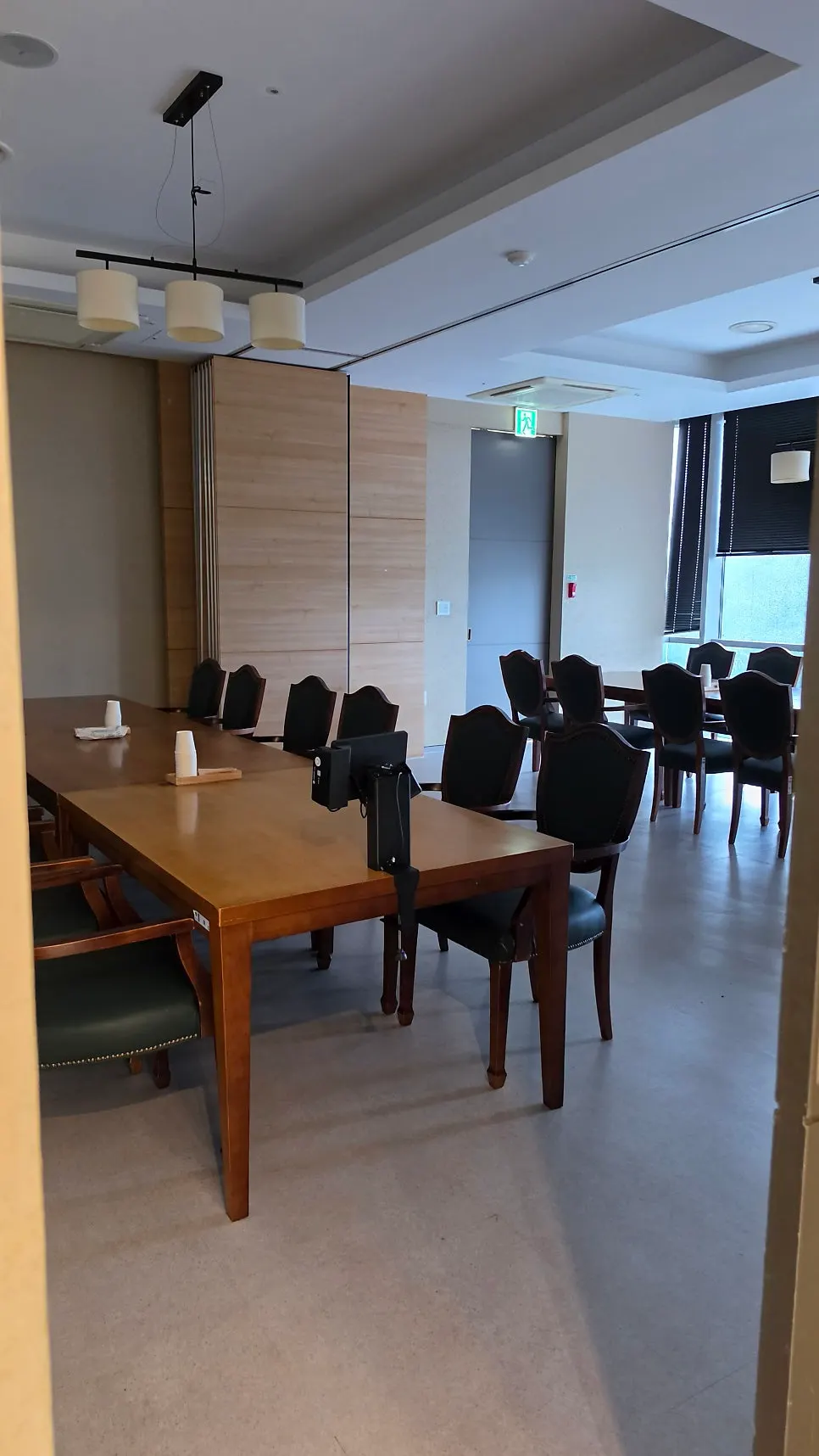 카페동이 영남대아트센터점 12인실 단체룸 내부