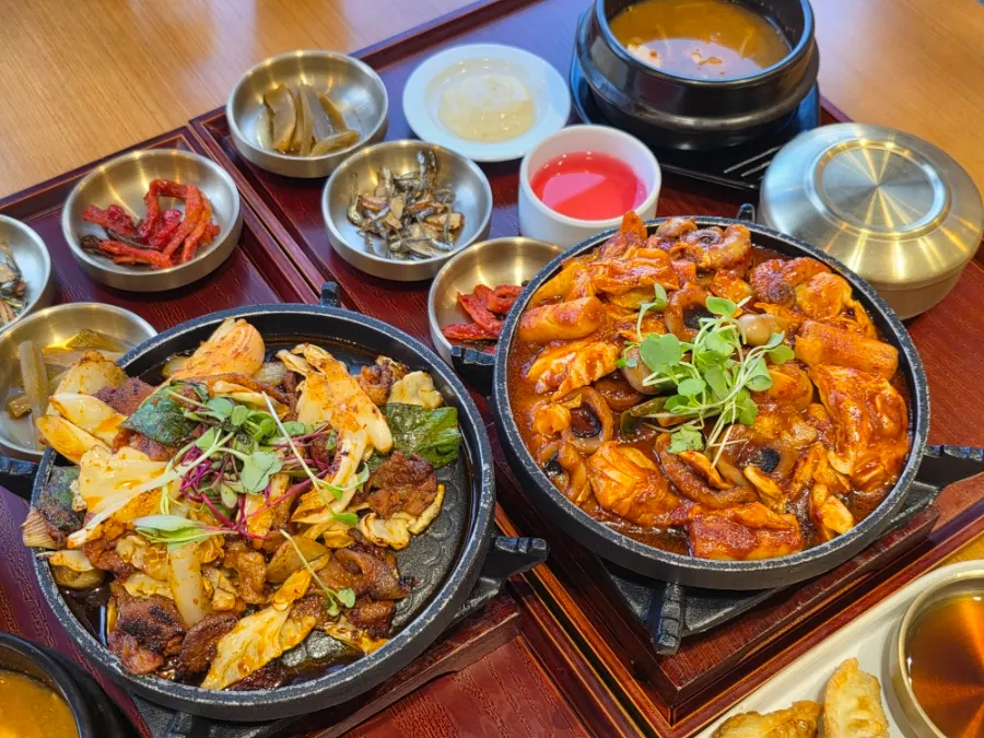 음식을 가져다주는 카페동이 서빙 로봇