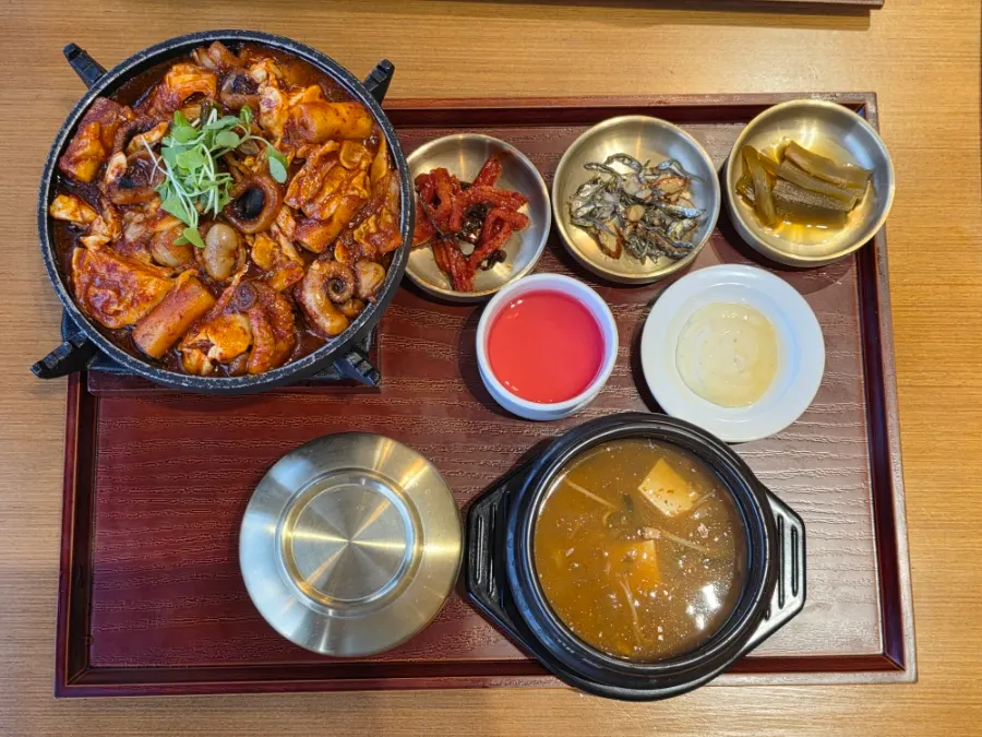 1인 화로 쭈꾸미 밥상 한 상 차림