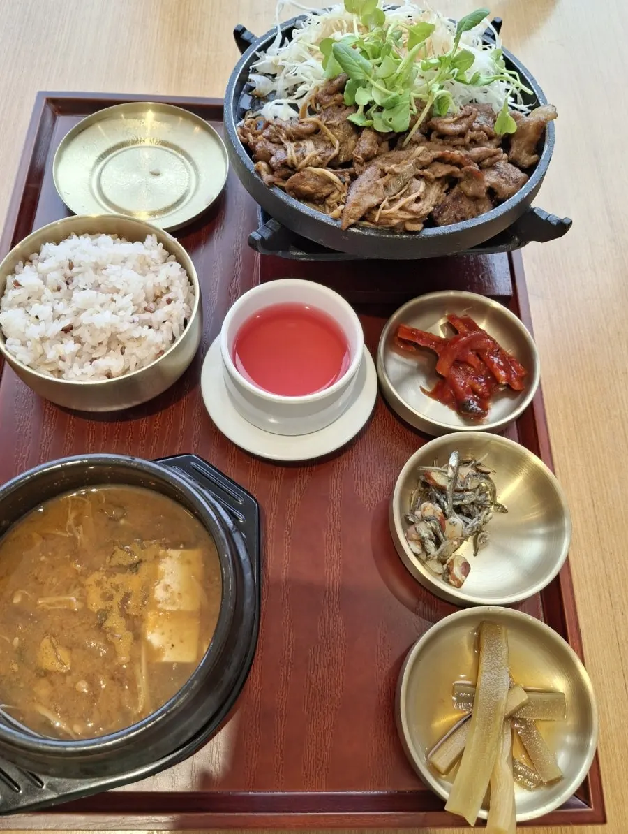 Grilled stir-fried pork on the brazier