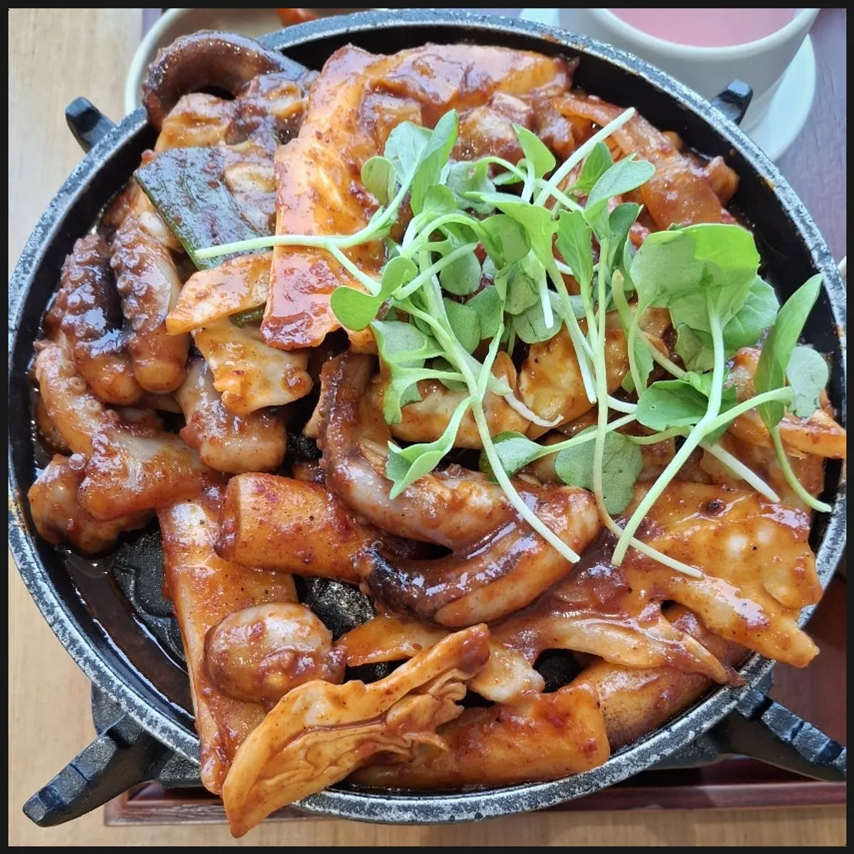 Solo-brazier grilled stir-fried baby octopus set