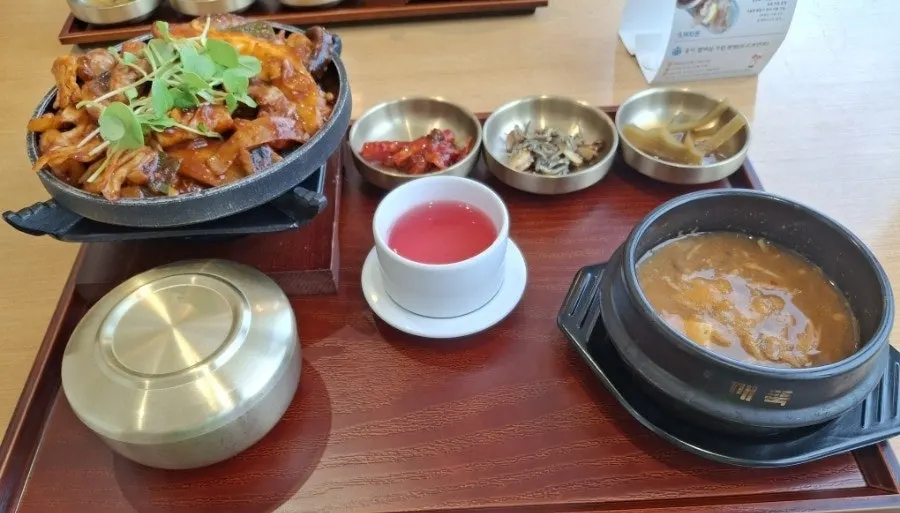 Close-up of spicy grilled stir-fried baby octopus