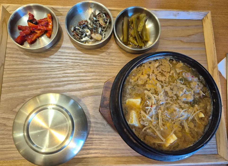 Usamgyeop doenjang jjigae filled with meat