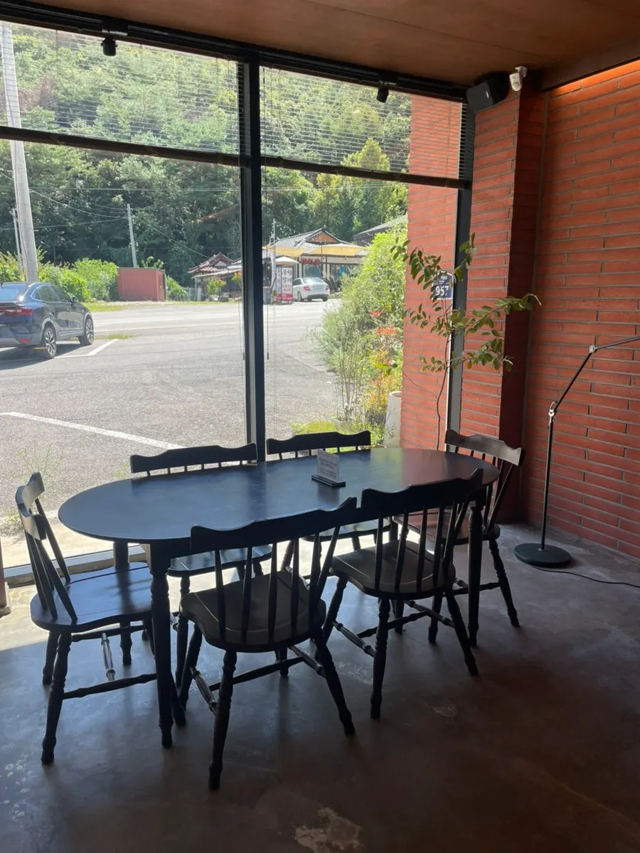 Cafe Iseo interior with plants and decorative props