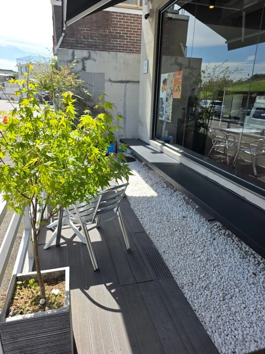 Fortress wall walking path in front of the café