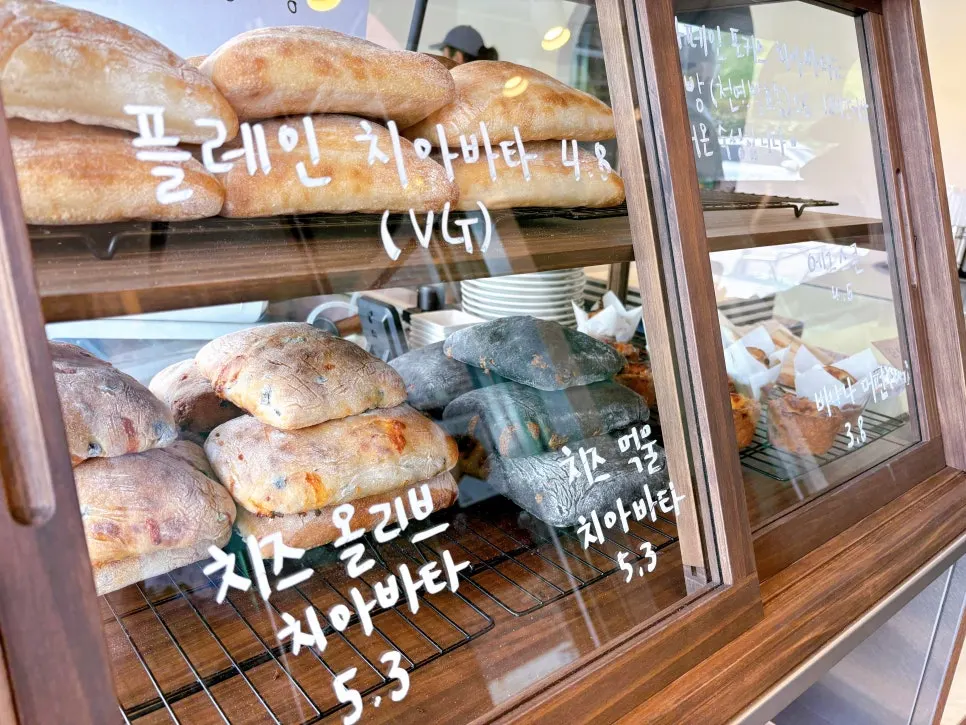 카페인포커스 메뉴판 세부