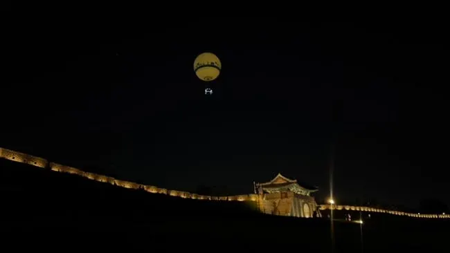 카페인포커스 야경과 성곽 방향 전망