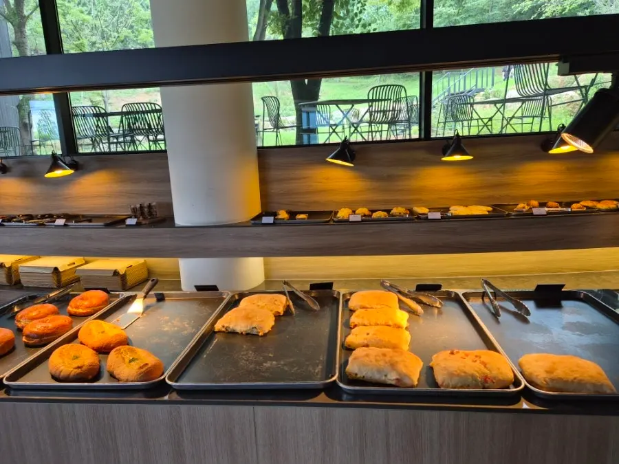MUG bakery display case