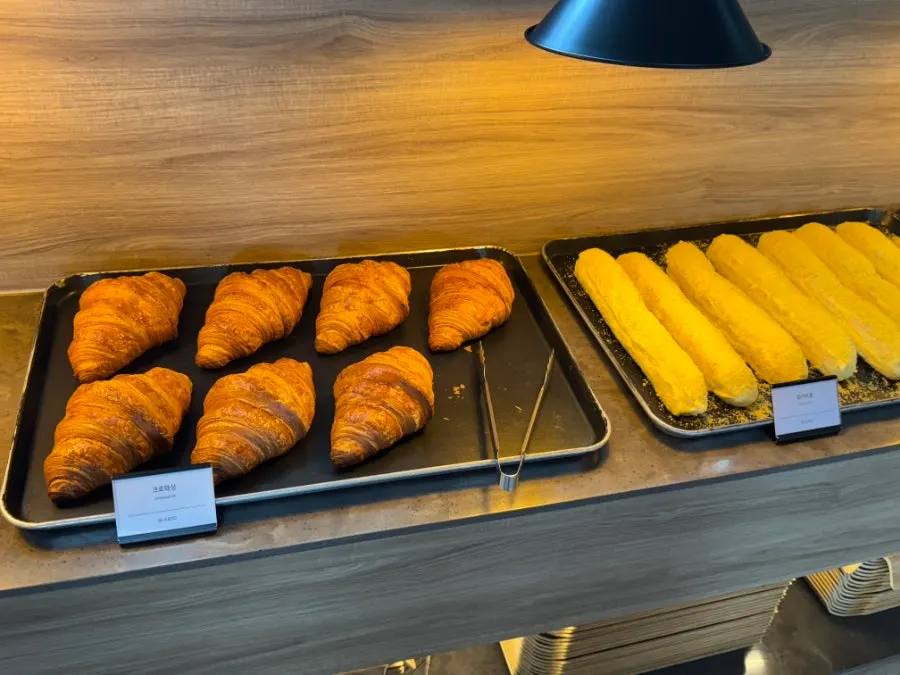 A closer look at MUG's bread display