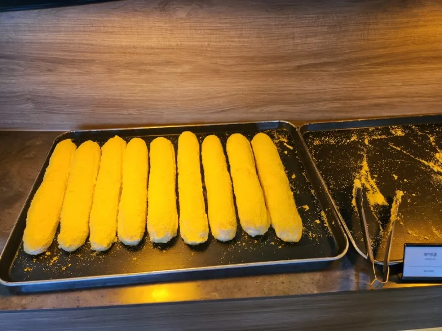 카페 먹 빵 가격표와 진열대