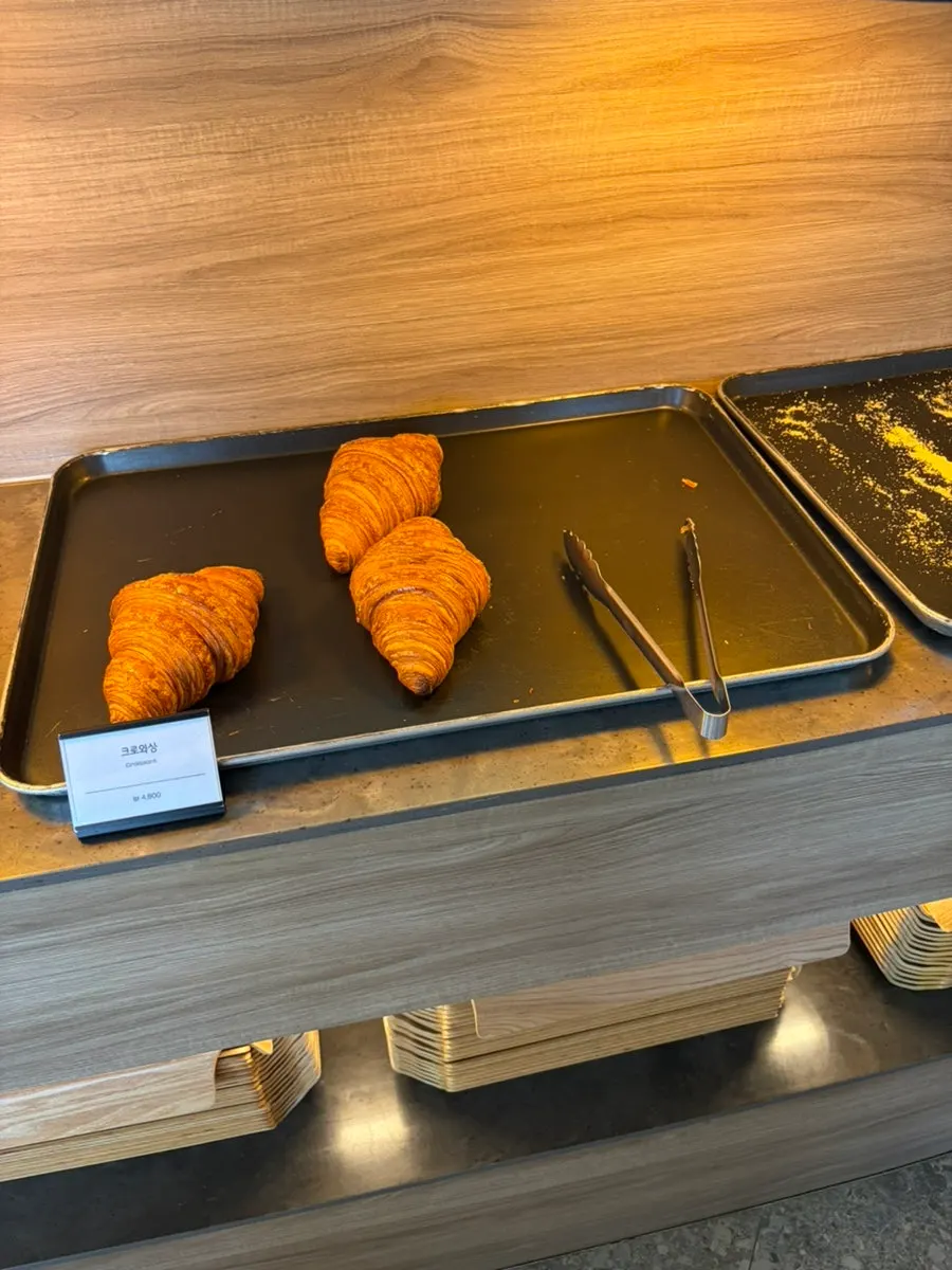 Large table seating at MUG