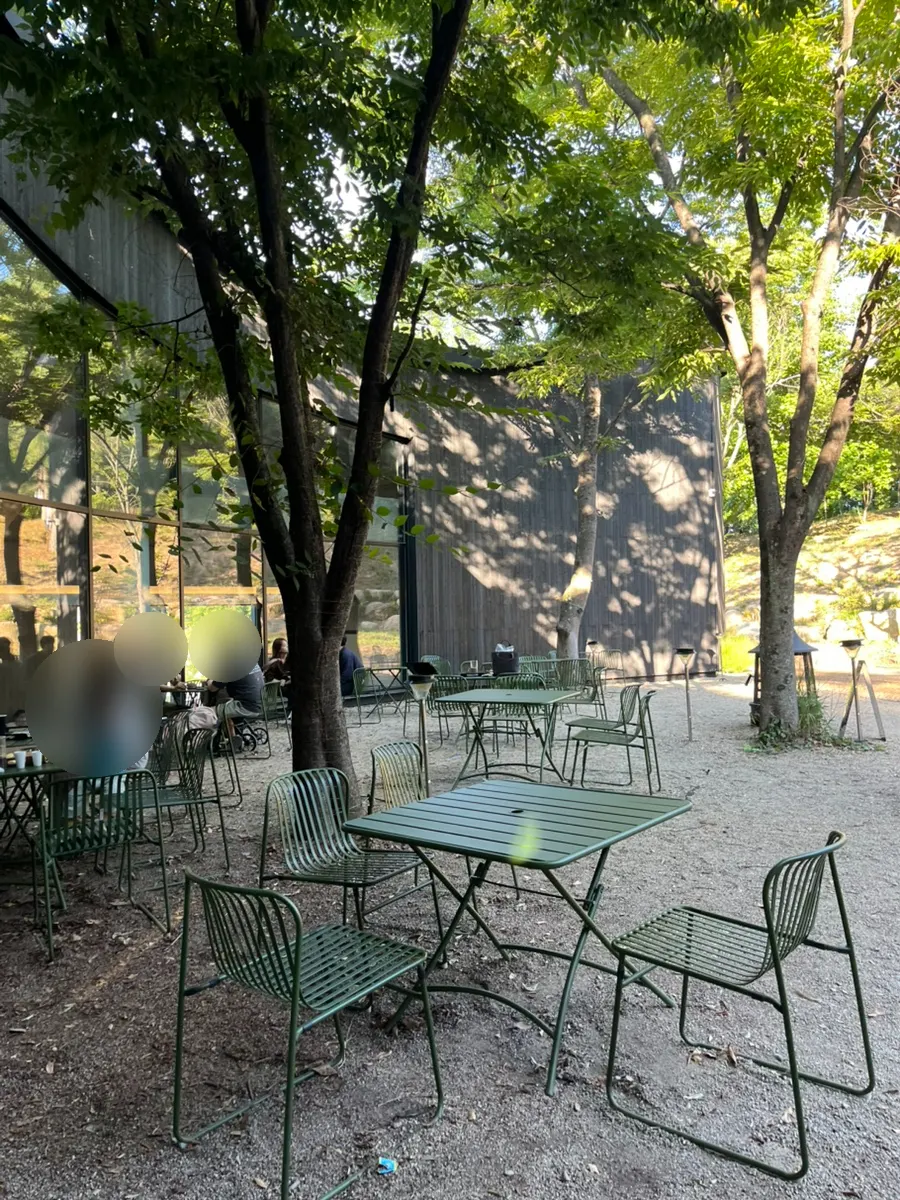 나란히 앉는 카페 먹 창가 좌석