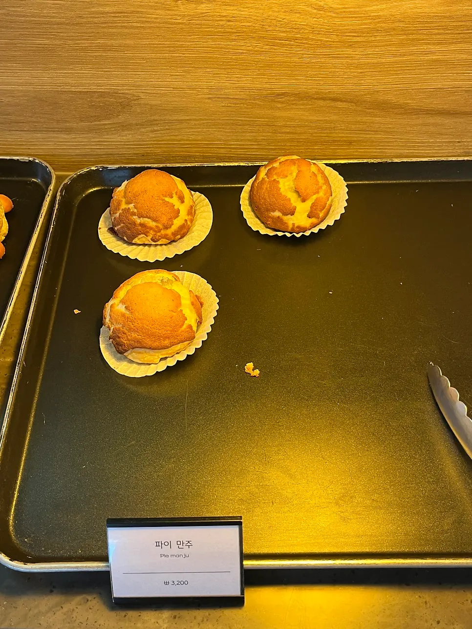 카페 먹 빵 진열 모습