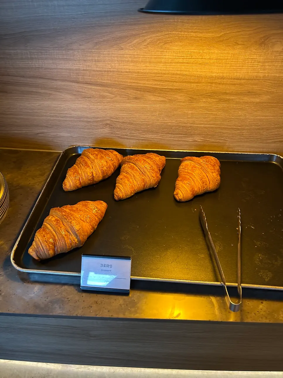 카페 먹 크로와상 진열