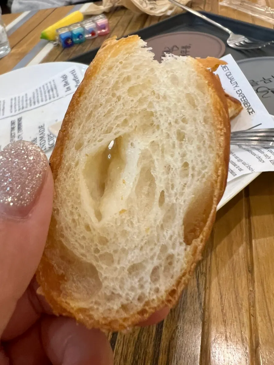 카페 머무름 소금빵