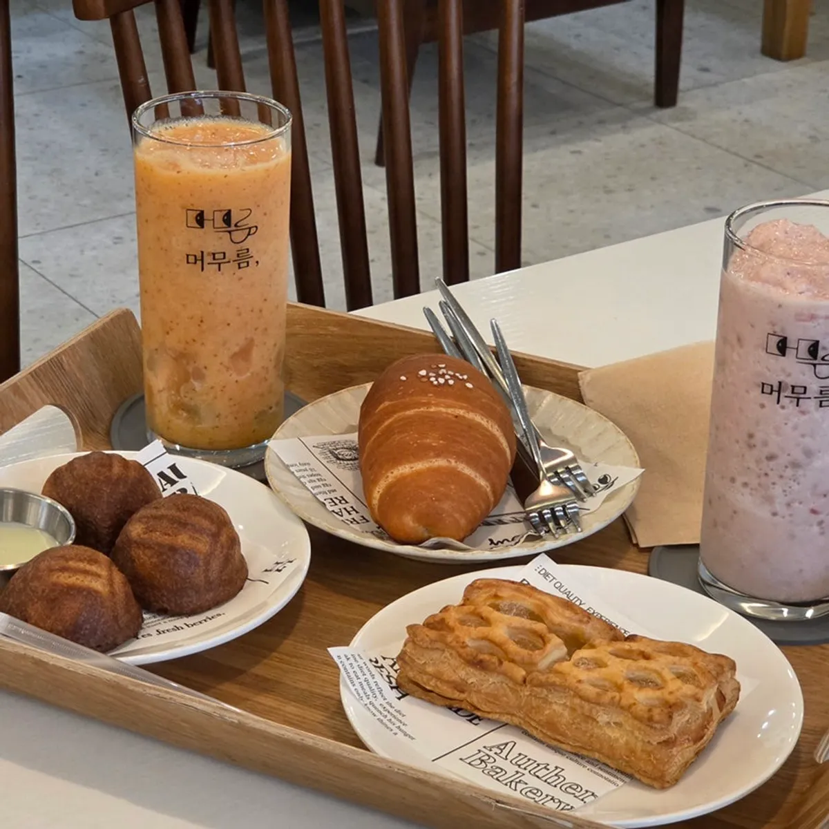 Strawberry banana smoothie, bokja fresh fruit juice, and bakery spread