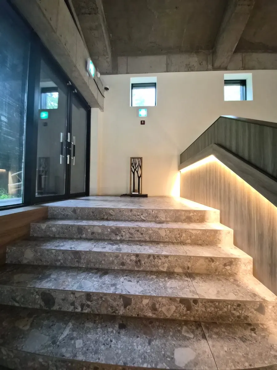 카페 먹 레몬과 자몽 두 종류 제공 물