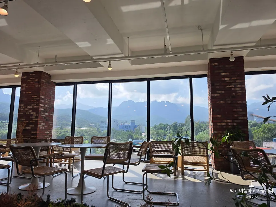3rd-floor table with a wide open window view