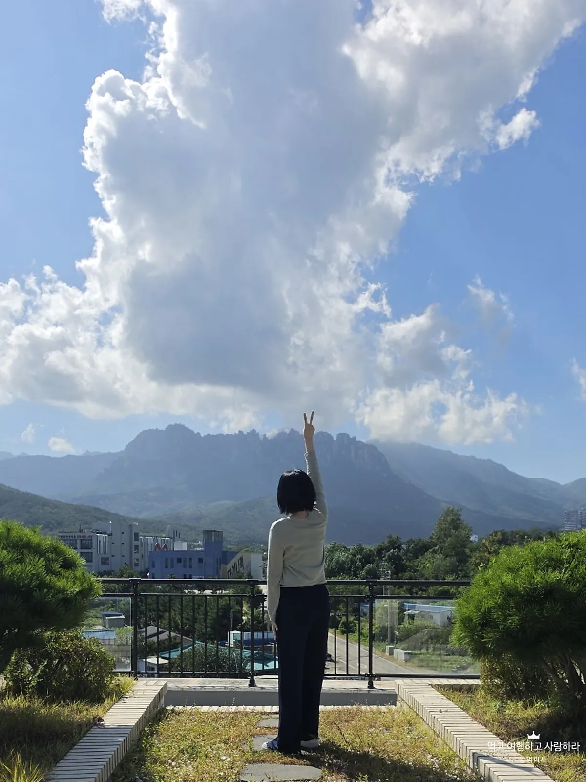 Seoraksan ridge and Ulsanbawi rock seen from Cafe Neorae