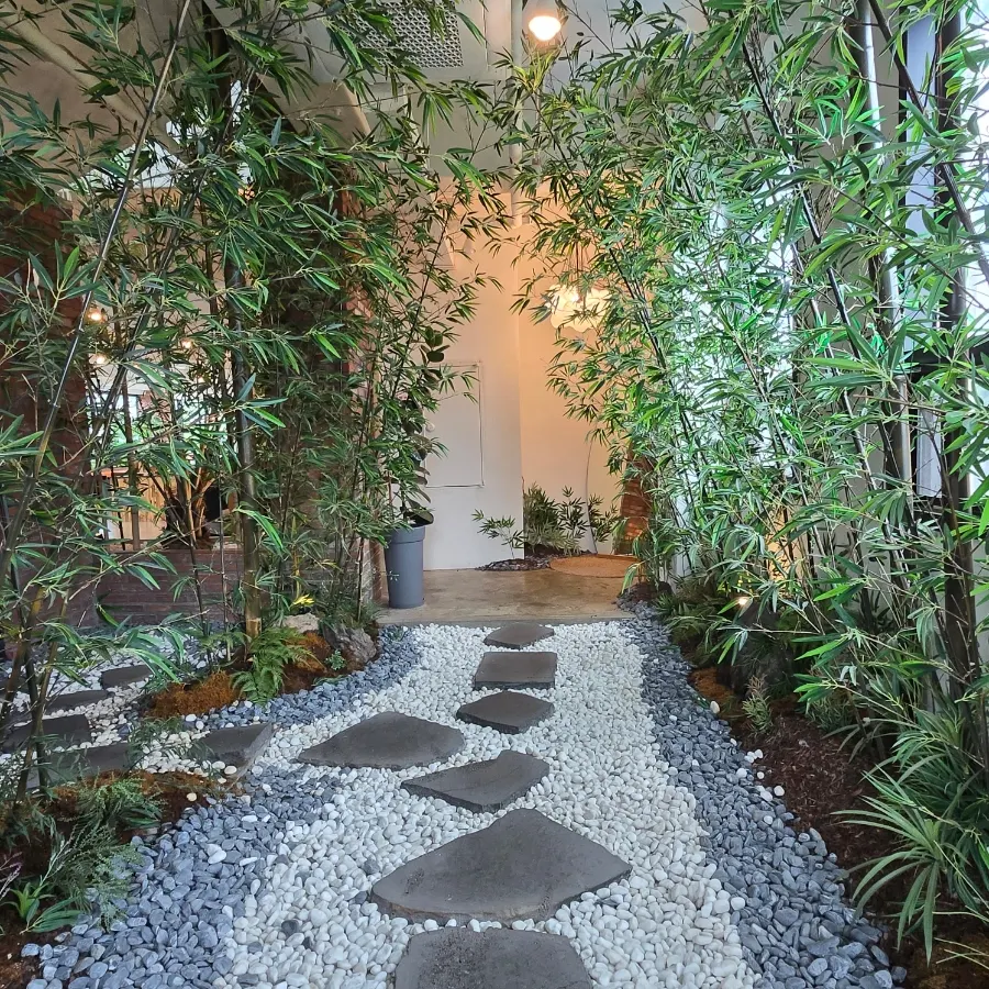 Walking-path-like corridor on Cafe Neorae's 2nd floor