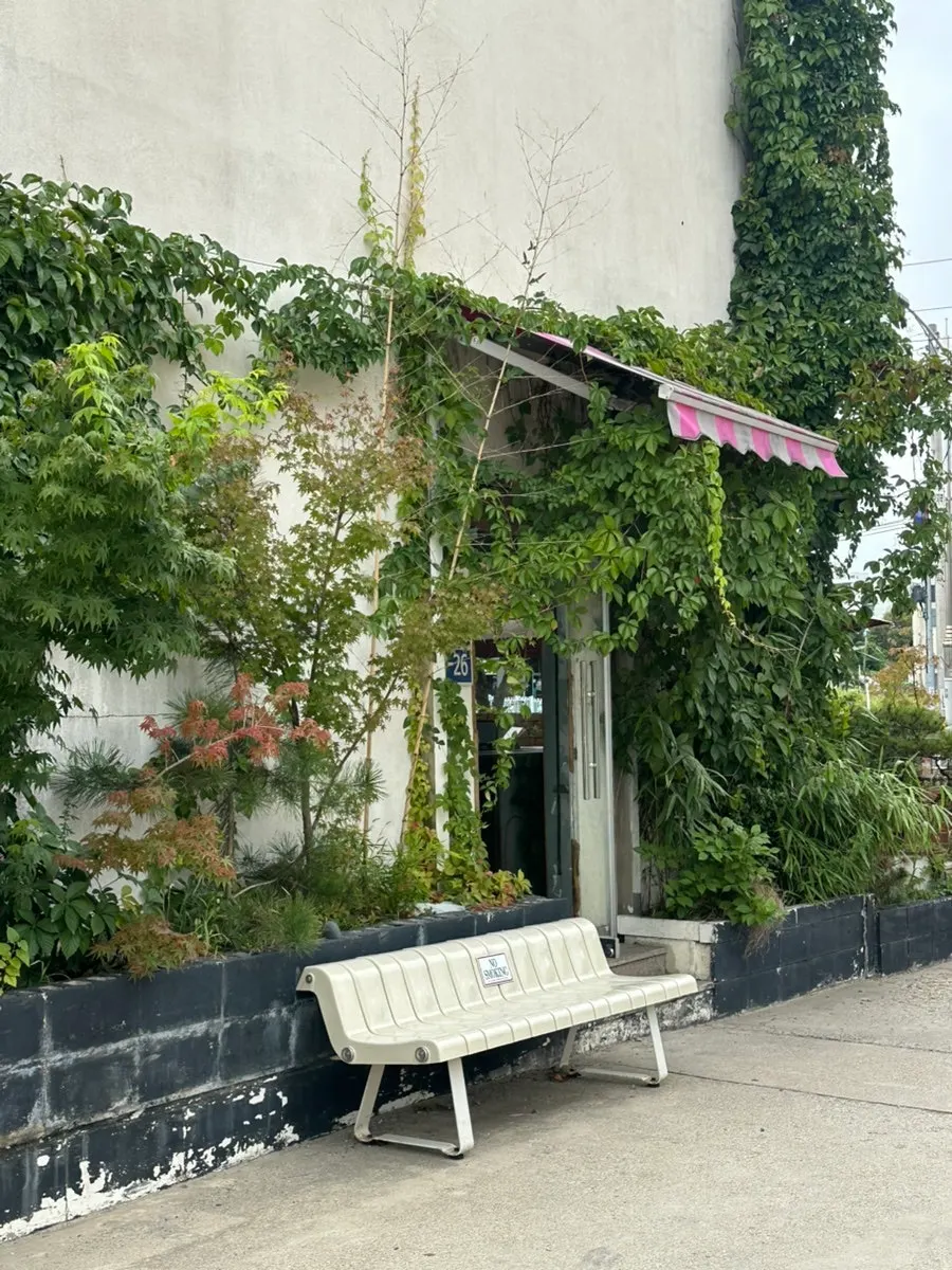 Terrace seating with brick and green plants