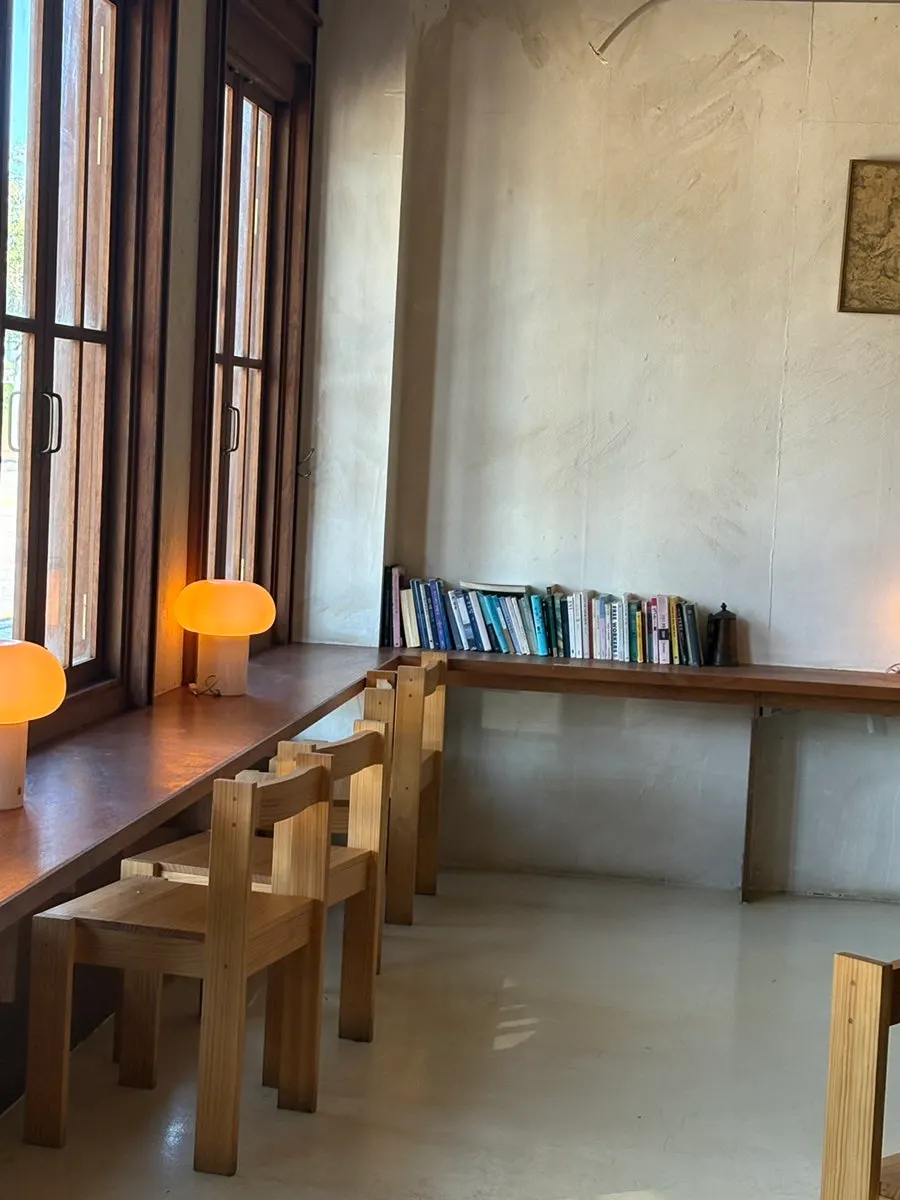 Entrance to the Cafe Pomun annex