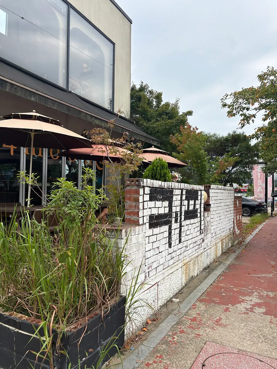 카페포문 본관 인테리어와 테라스 공간