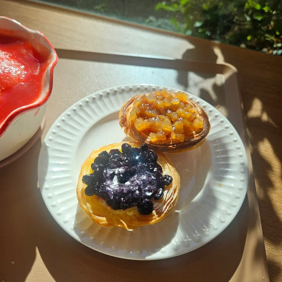 Cafe Ssum's basil tomato bingsu and two types of egg tarts