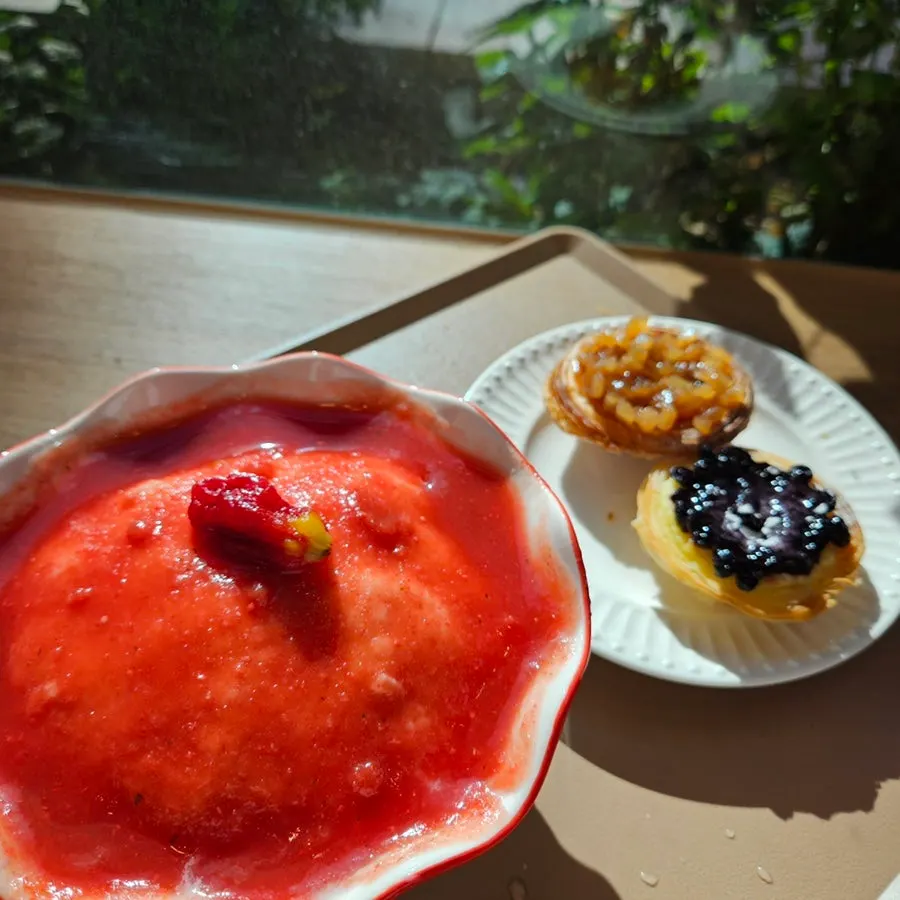 Spoonful of basil tomato bingsu