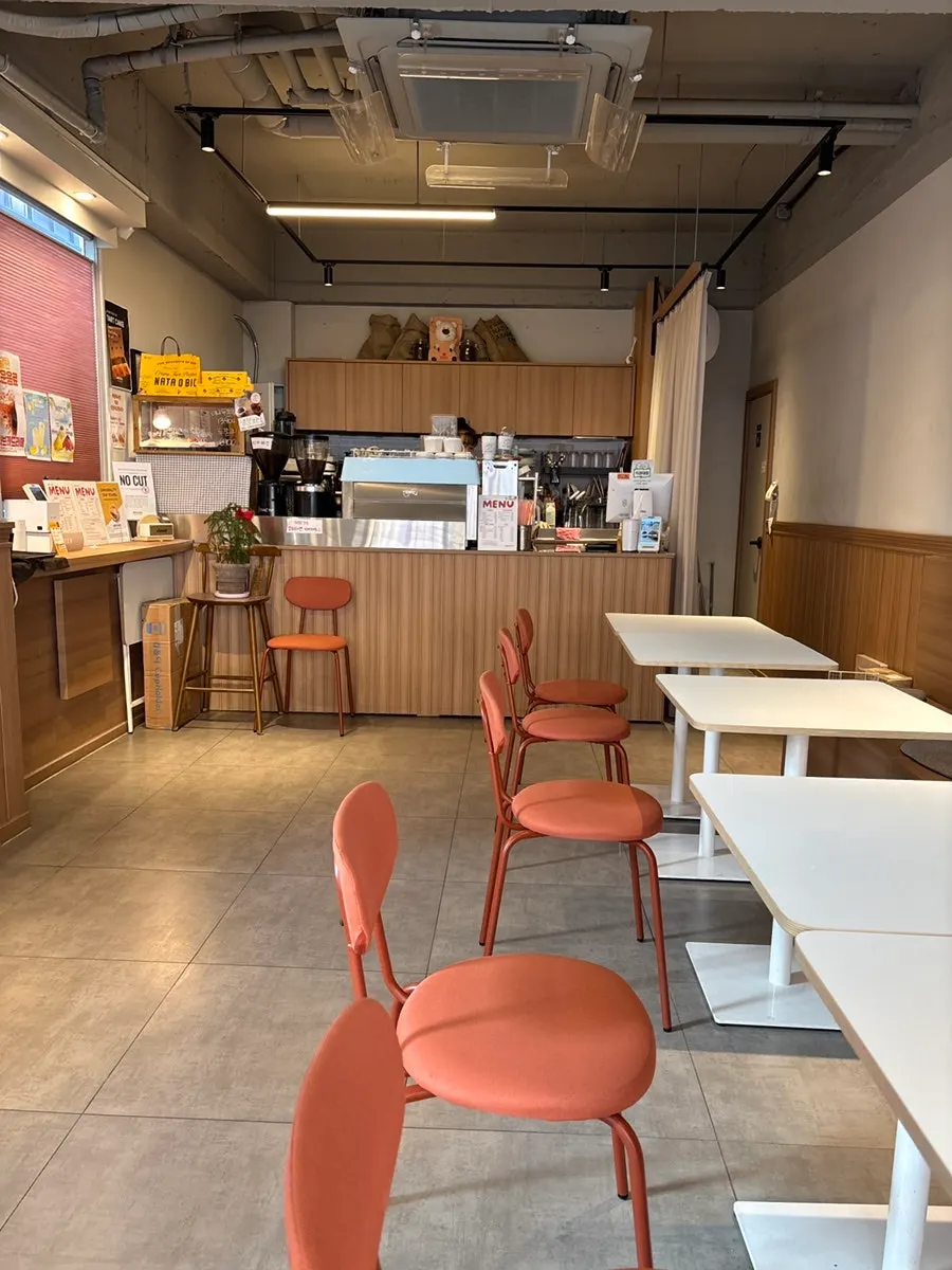 Relaxed seating atmosphere at Cafe Ssum