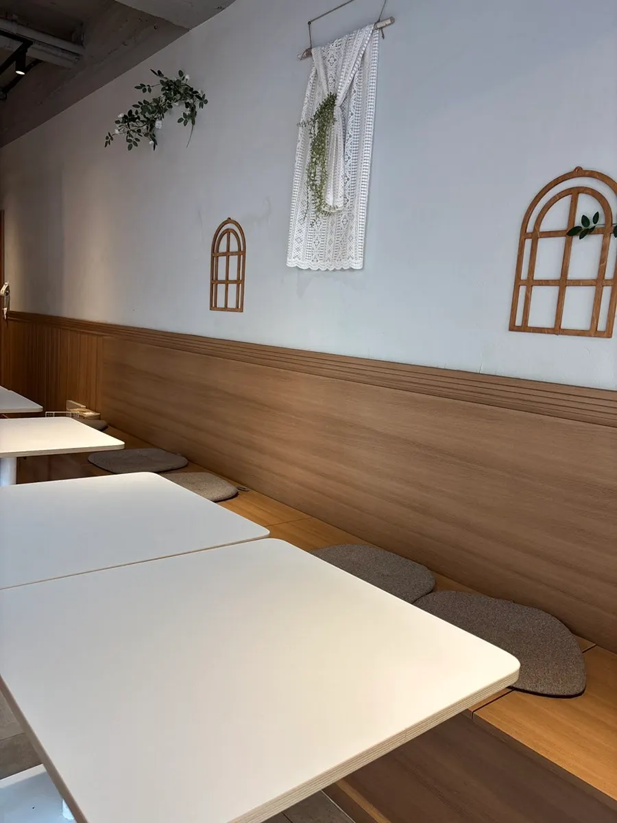 Interior lighting and decor at Cafe Ssum