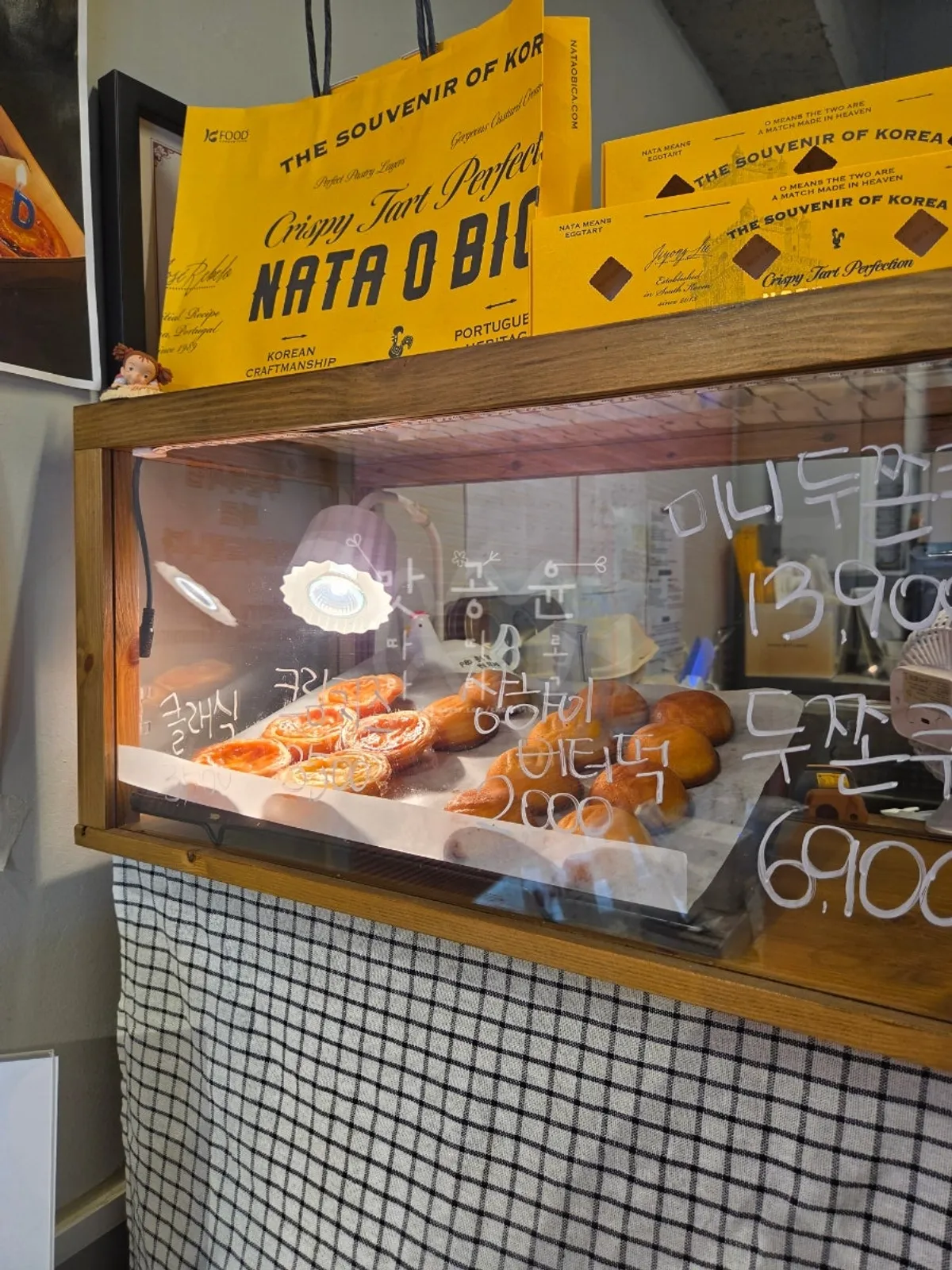 Sign advertising Cafe Ssum's summer bingsu menu
