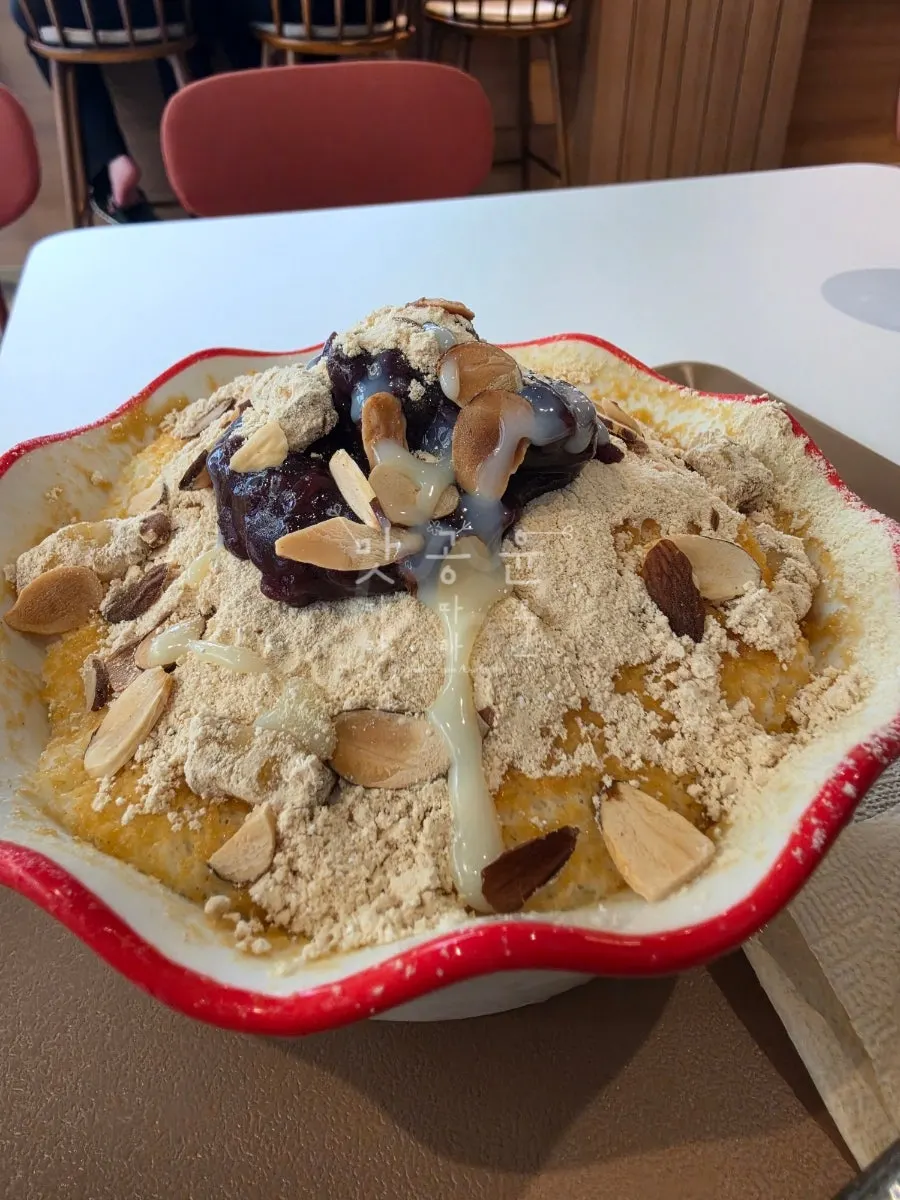 Small size snow ice bingsu at Cafe Ssum