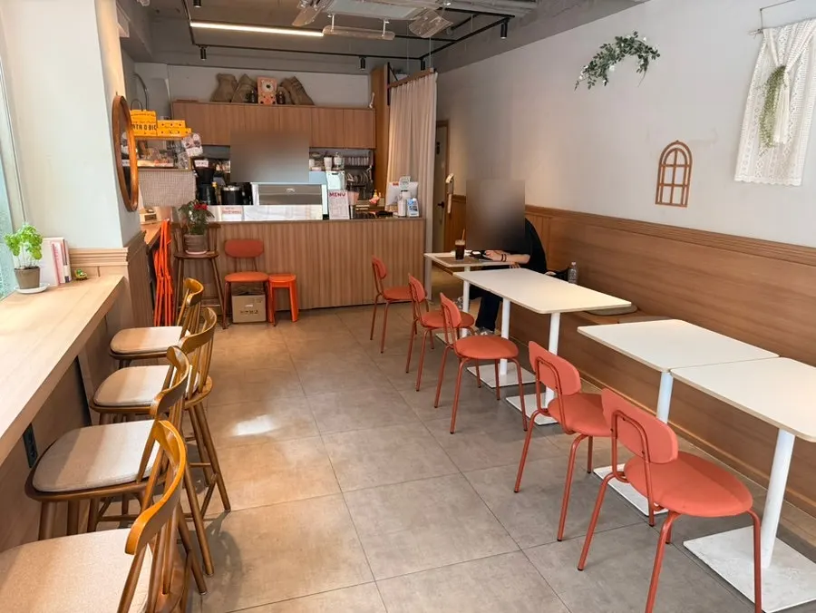 Cozy, warm interior of Cafe Ssum