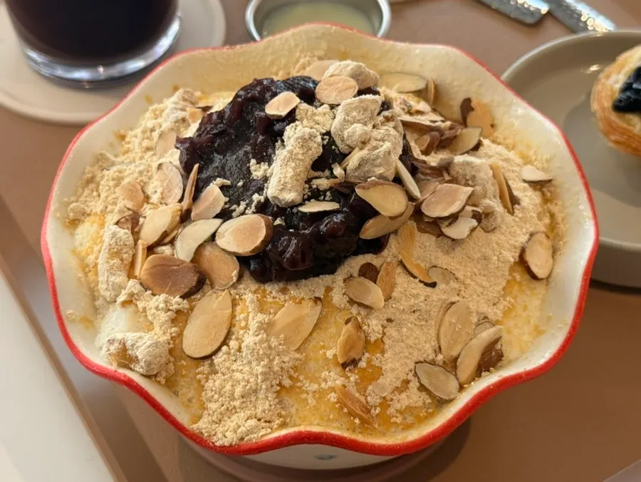 Small snow ice bingsu topped with injeolmi and nuts