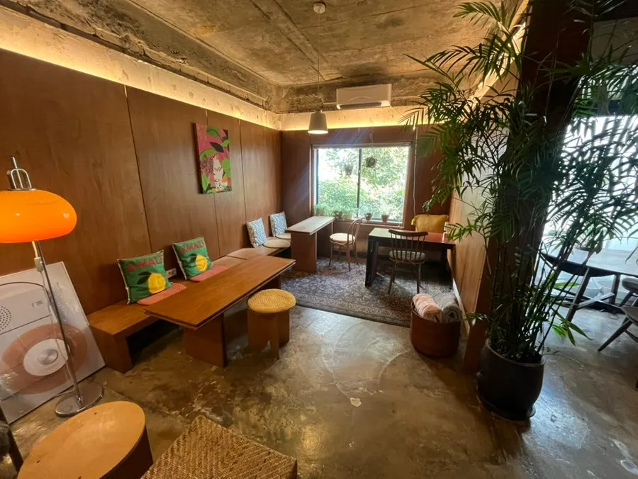 Cozy hideout-like seating in the inner section